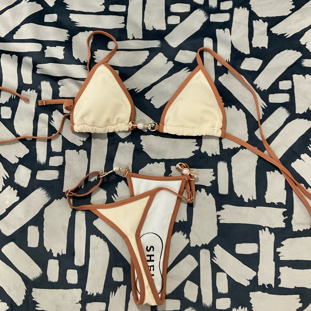 NWT Shein halter contrast binding swimsuit bikini